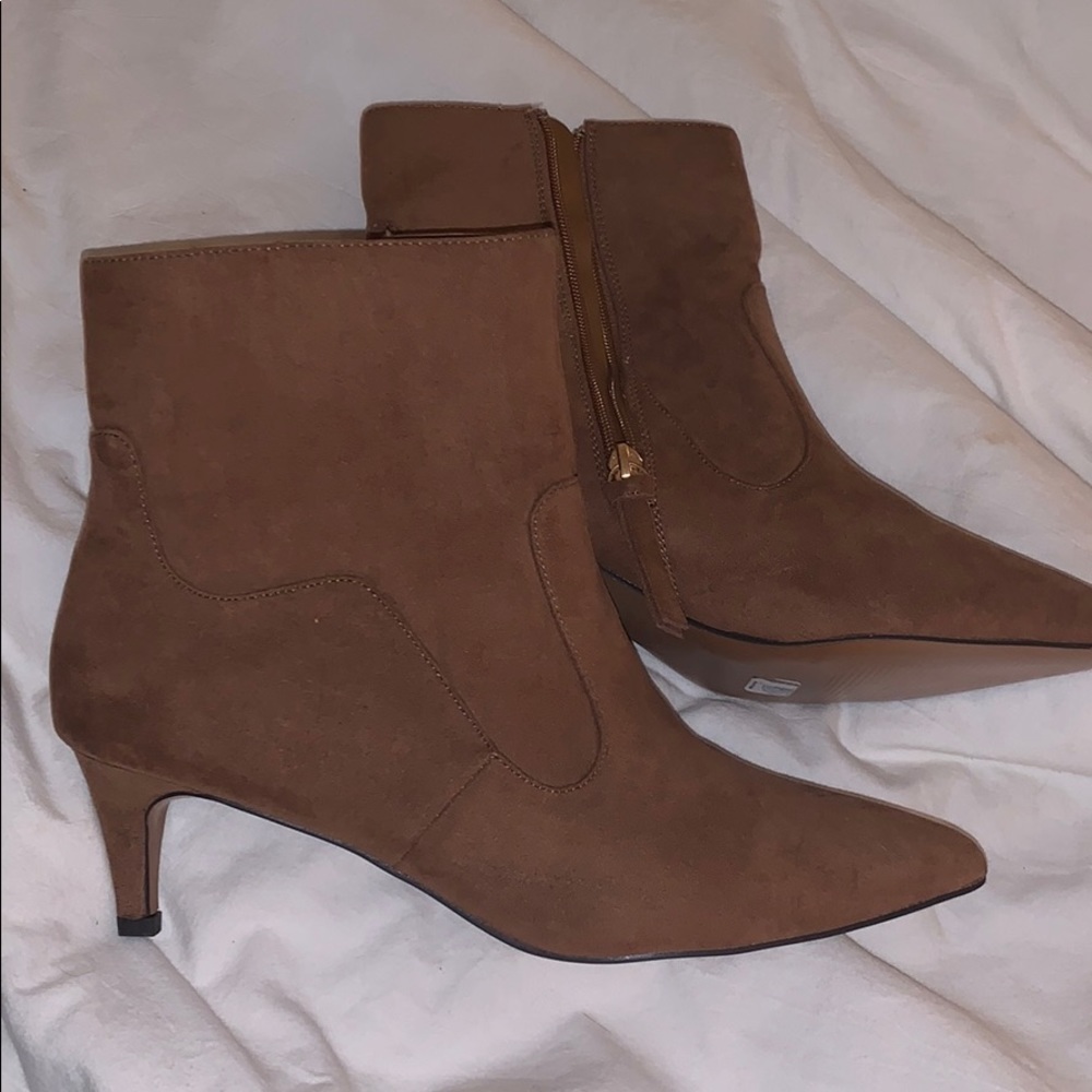 Brown/tan suede heeled booties